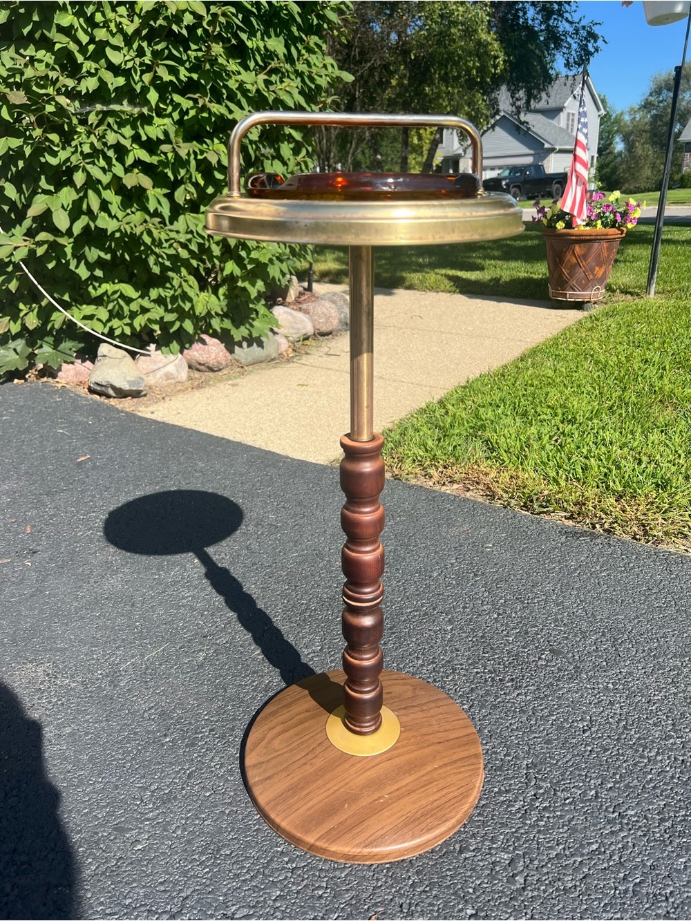 Vintage Metal, Wood & Brass Standing Ashtray with Amber Glass Ashtray - Picture 3 of 6